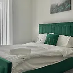 2 Bedroom Modern City Centre Apartment - With Balcony