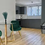 2 Bedroom Modern City Centre Apartment - With Balcony