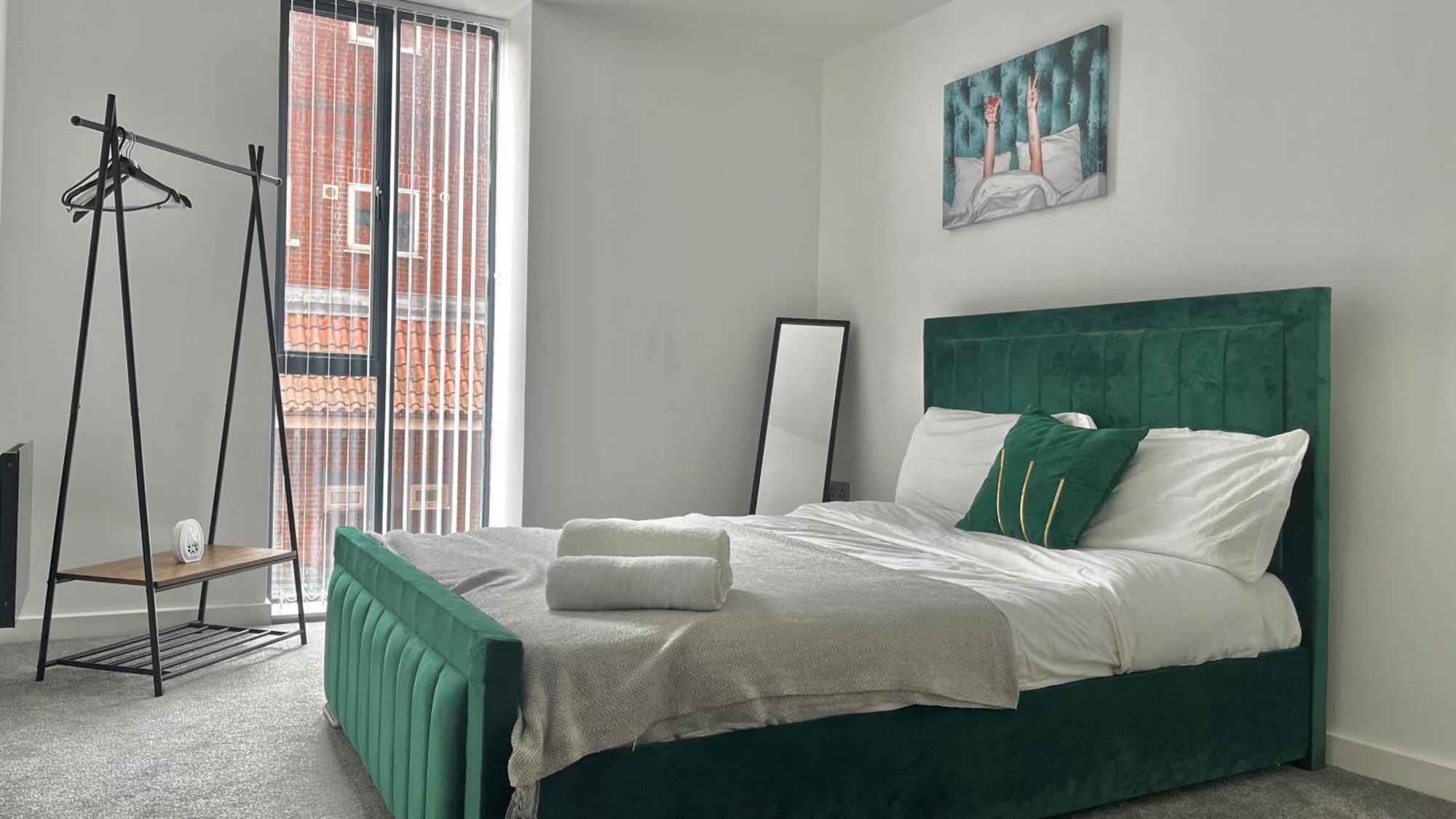 Apartment 2 Bedroom Modern Centre - With Balcony Birmingham