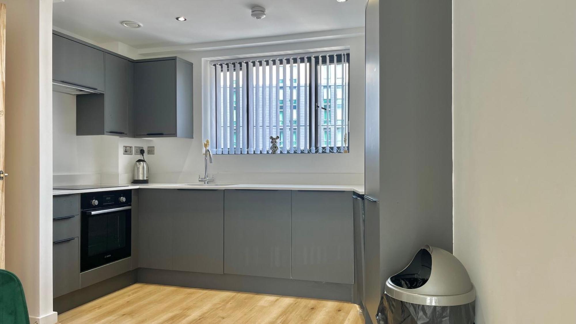 2 Bedroom Modern Centre - With Balcony Apartment Birmingham